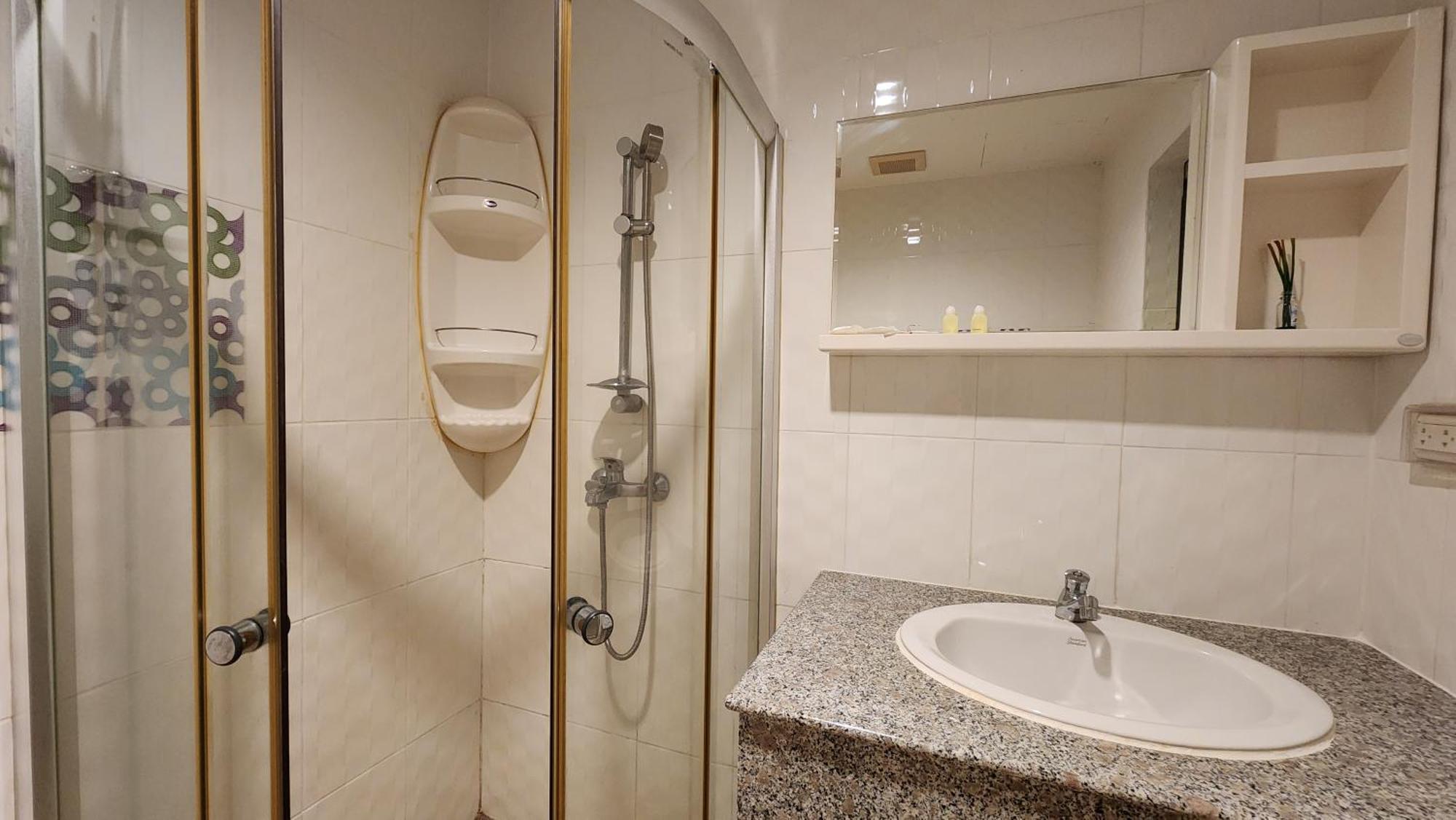 Valhalla Pattaya Hotel Pantai Jomtien Bagian luar foto