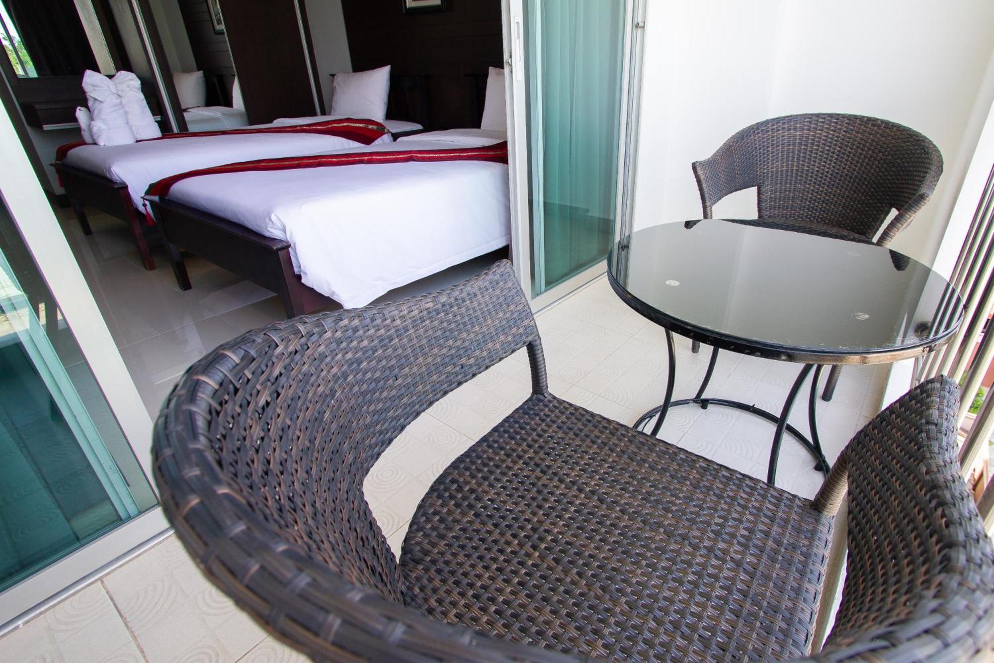 Valhalla Pattaya Hotel Pantai Jomtien Bagian luar foto