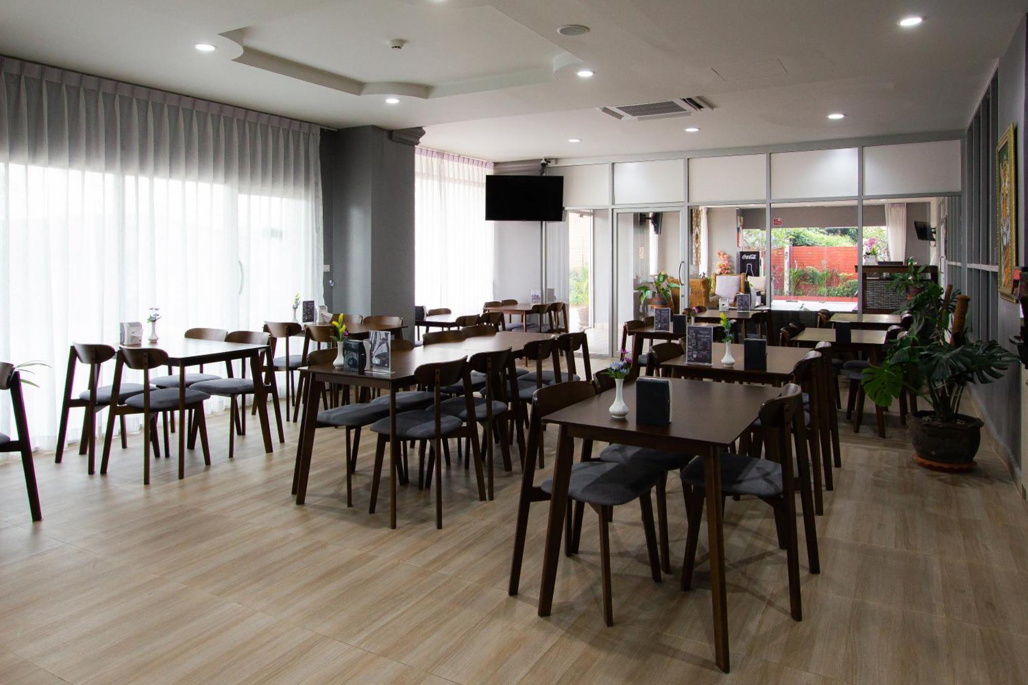 Valhalla Pattaya Hotel Pantai Jomtien Bagian luar foto