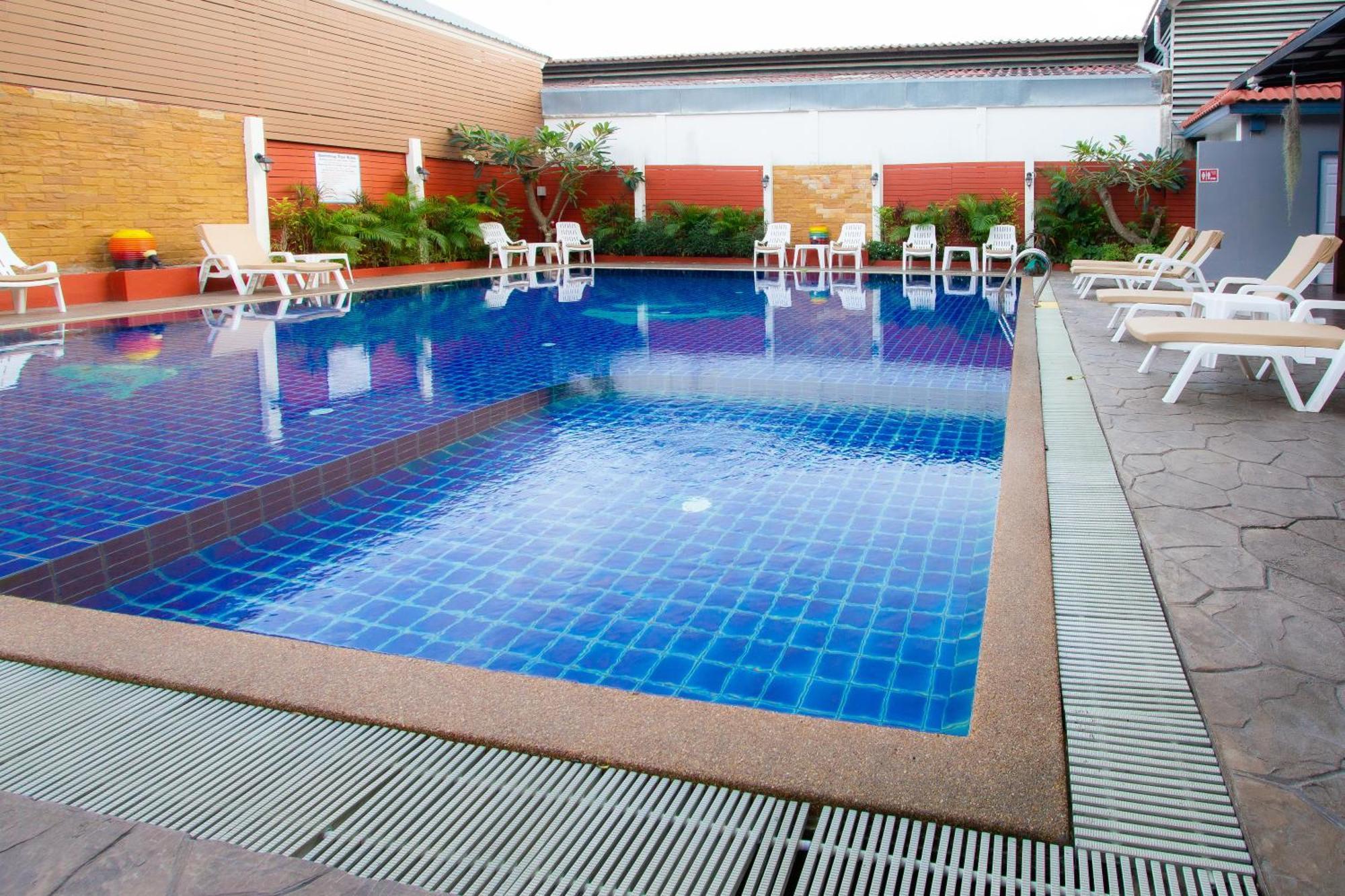 Valhalla Pattaya Hotel Pantai Jomtien Bagian luar foto
