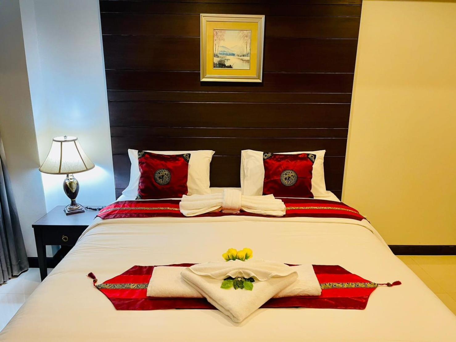 Valhalla Pattaya Hotel Pantai Jomtien Bagian luar foto
