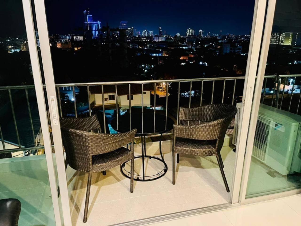 Valhalla Pattaya Hotel Pantai Jomtien Bagian luar foto