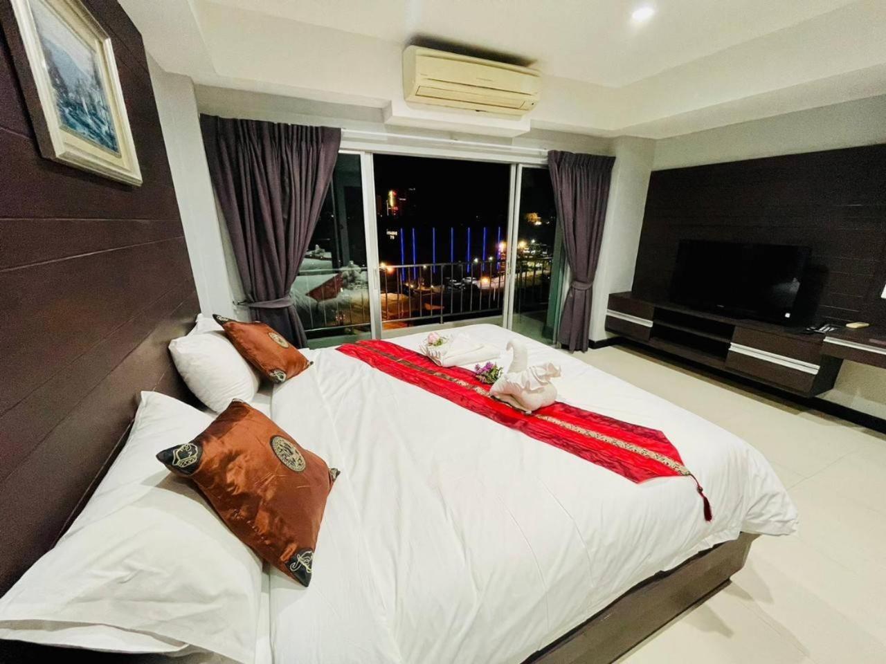 Valhalla Pattaya Hotel Pantai Jomtien Bagian luar foto